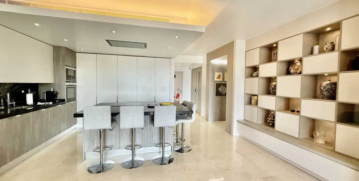 Short-term rent of middle floor apartment in The Golden Mile 4