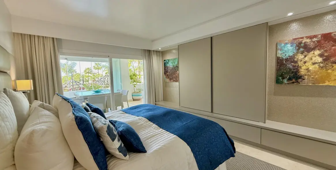 Short-term rent of middle floor apartment in The Golden Mile 15