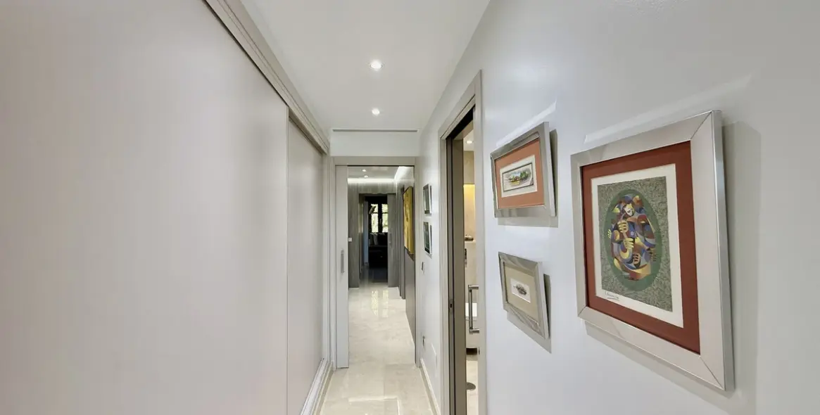 Short-term rent of middle floor apartment in The Golden Mile 20