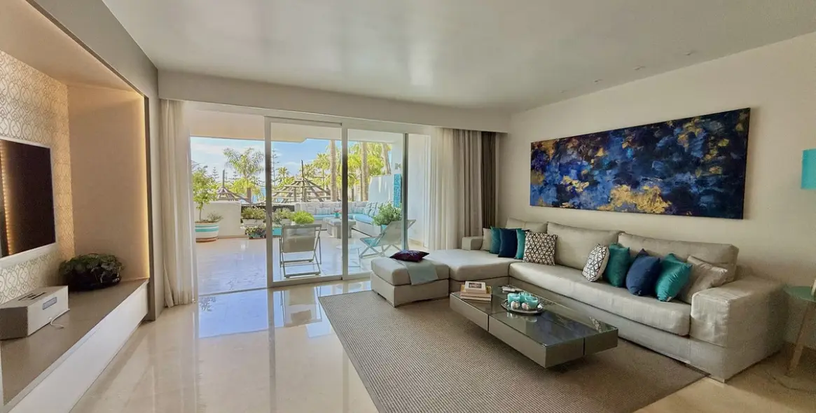 Short-term rent of middle floor apartment in The Golden Mile 2