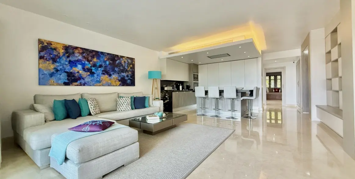 Short-term rent of middle floor apartment in The Golden Mile 3