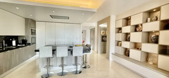 Short-term rent of middle floor apartment in The Golden Mile 3