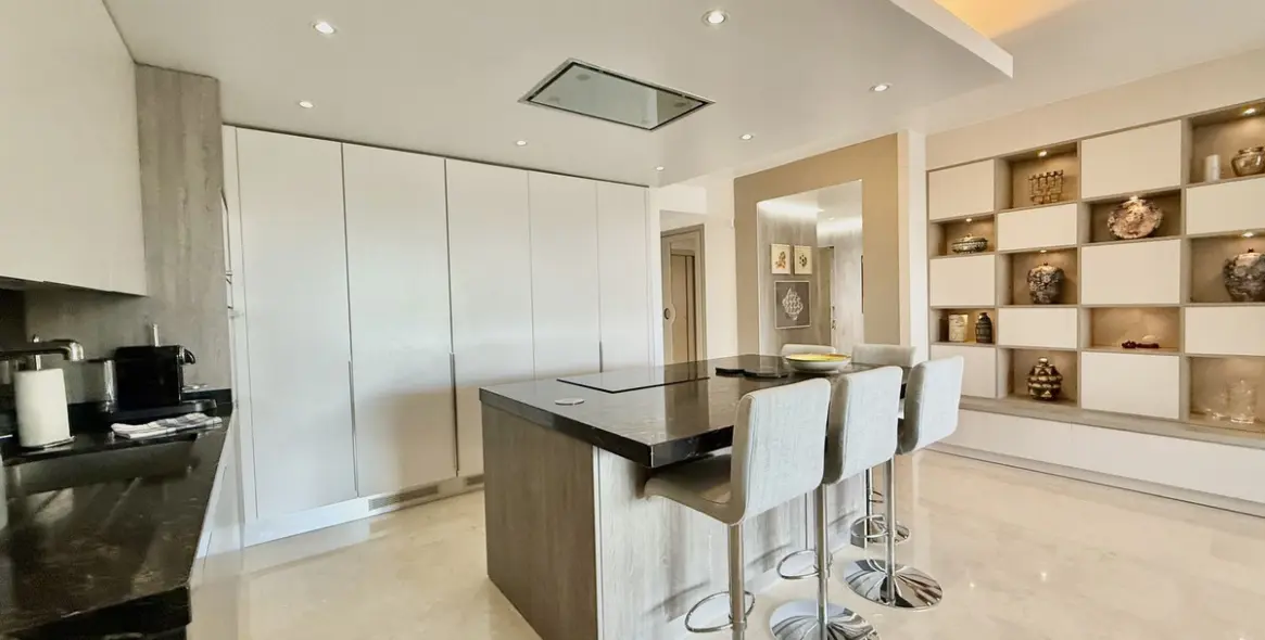 Short-term rent of middle floor apartment in The Golden Mile 5