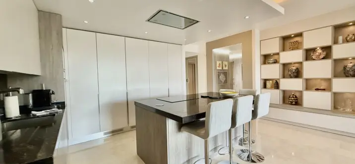 Short-term rent of middle floor apartment in The Golden Mile 4