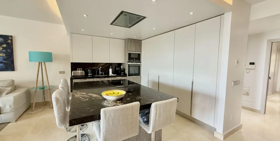 Short-term rent of middle floor apartment in The Golden Mile 6