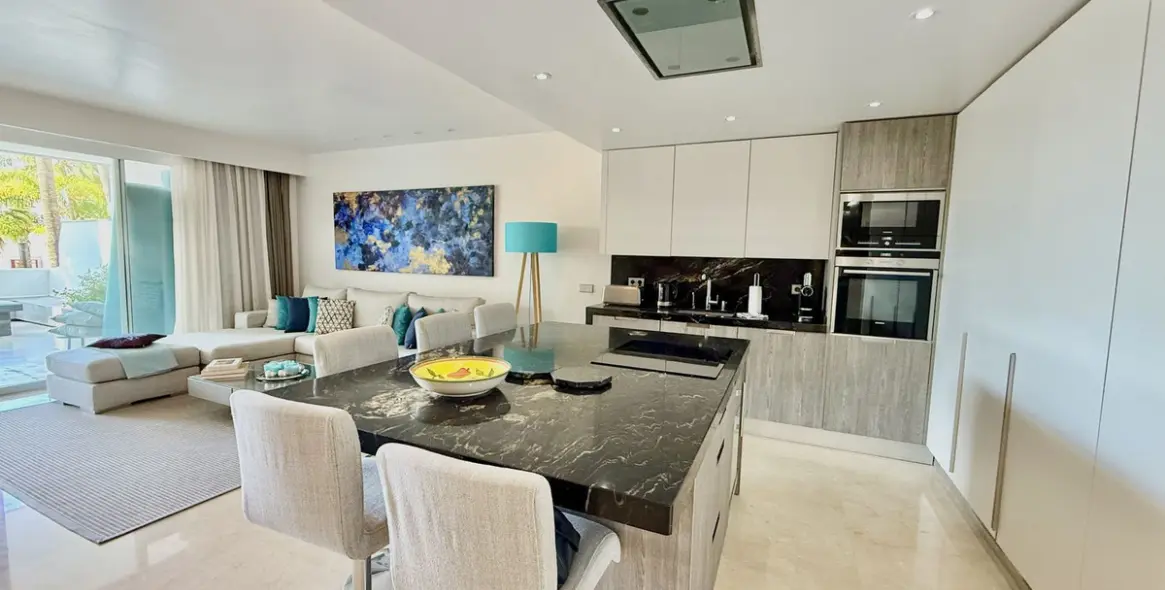 Short-term rent of middle floor apartment in The Golden Mile 7