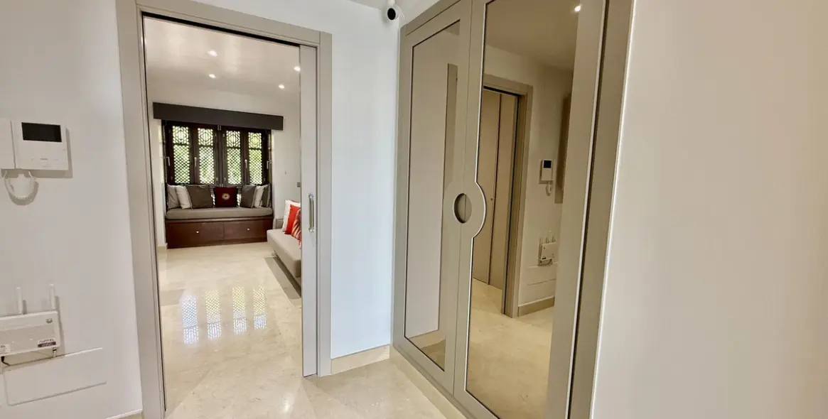 Short-term rent of middle floor apartment in The Golden Mile 8