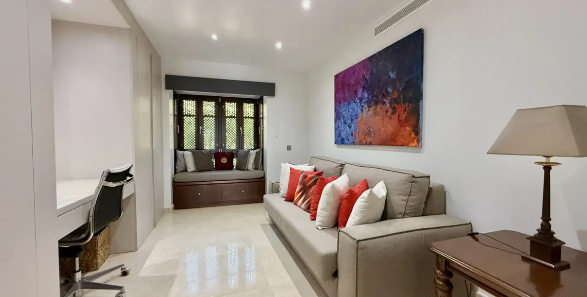 Short-term rent of middle floor apartment in The Golden Mile 9