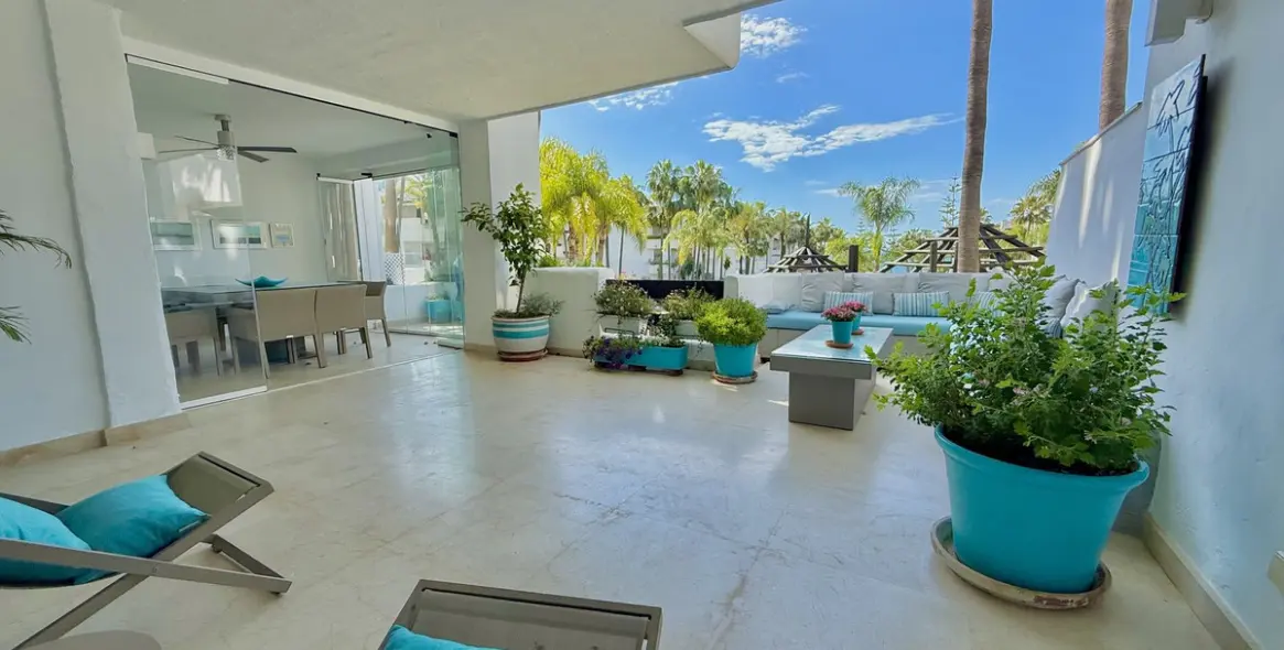 Short-term rent of middle floor apartment in The Golden Mile 13