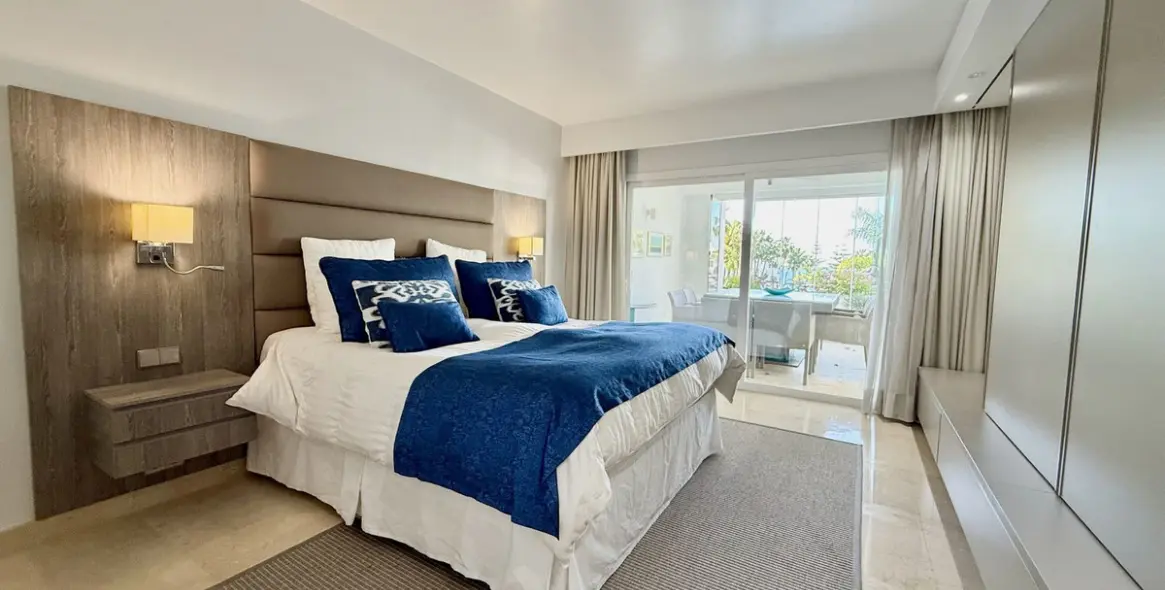 Short-term rent of middle floor apartment in The Golden Mile 14