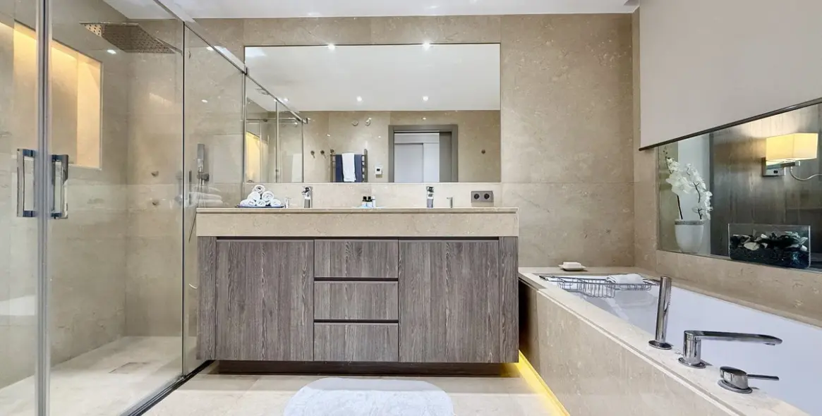 Short-term rent of middle floor apartment in The Golden Mile 22