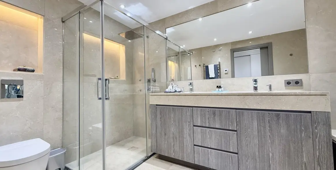 Short-term rent of middle floor apartment in The Golden Mile 23