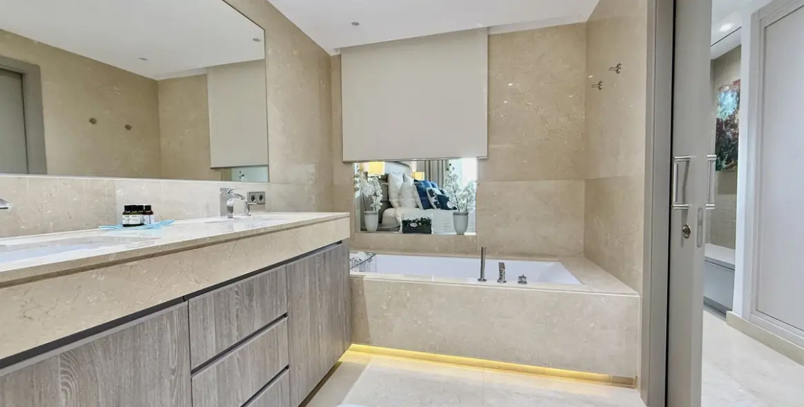 Short-term rent of middle floor apartment in The Golden Mile 24