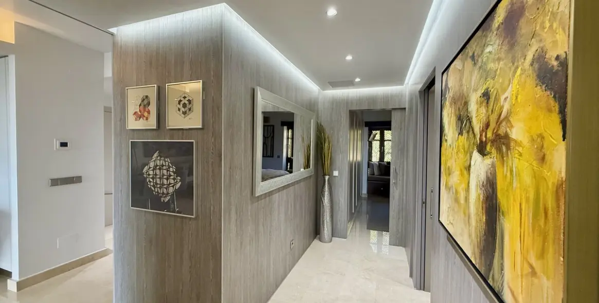 Short-term rent of middle floor apartment in The Golden Mile 25