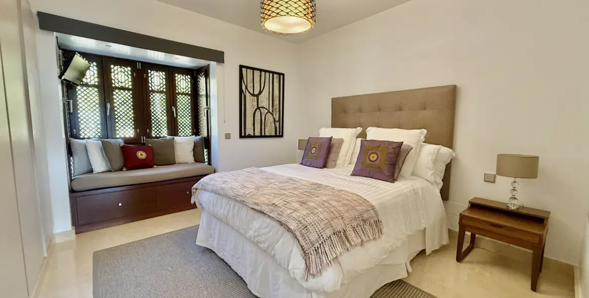 Short-term rent of middle floor apartment in The Golden Mile 26