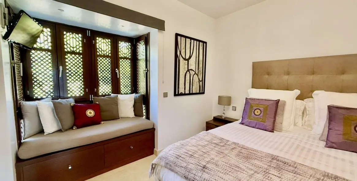 Short-term rent of middle floor apartment in The Golden Mile 27