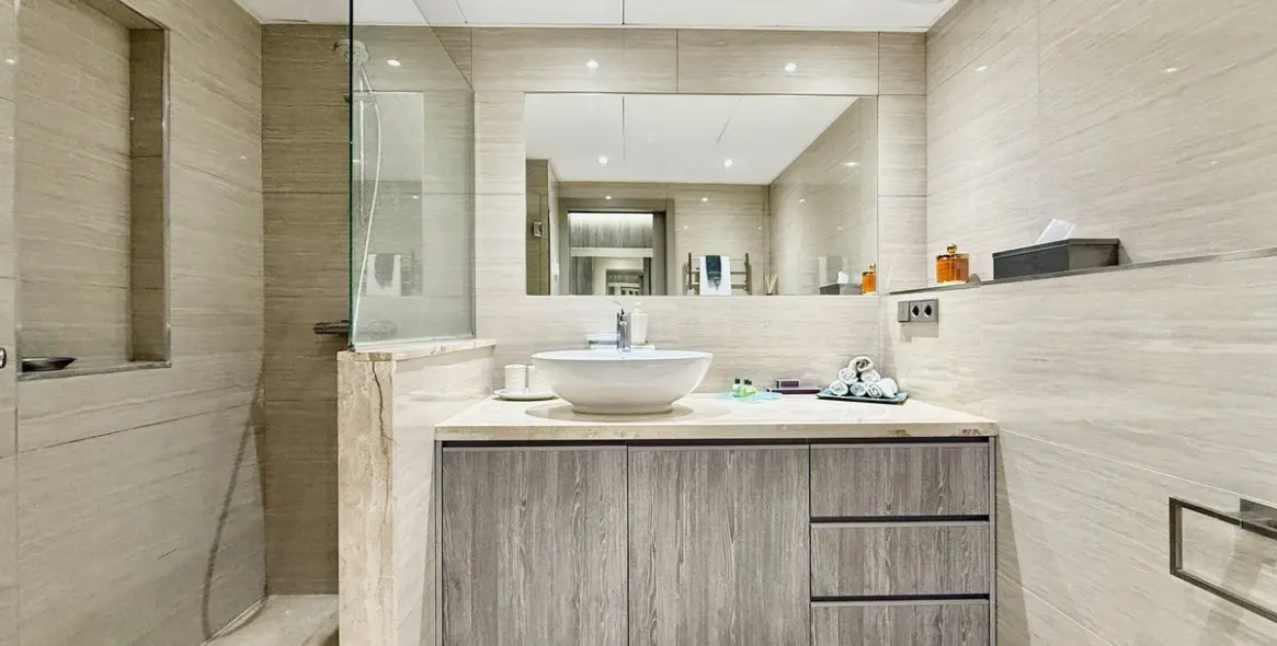 Short-term rent of middle floor apartment in The Golden Mile 30