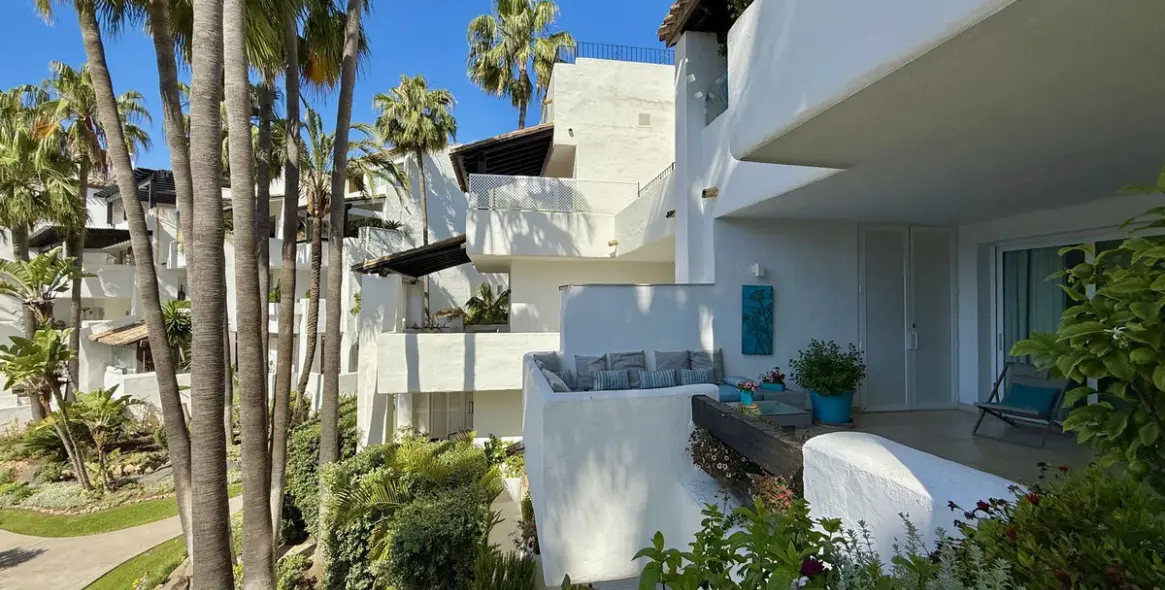 Short-term rent of middle floor apartment in The Golden Mile 34