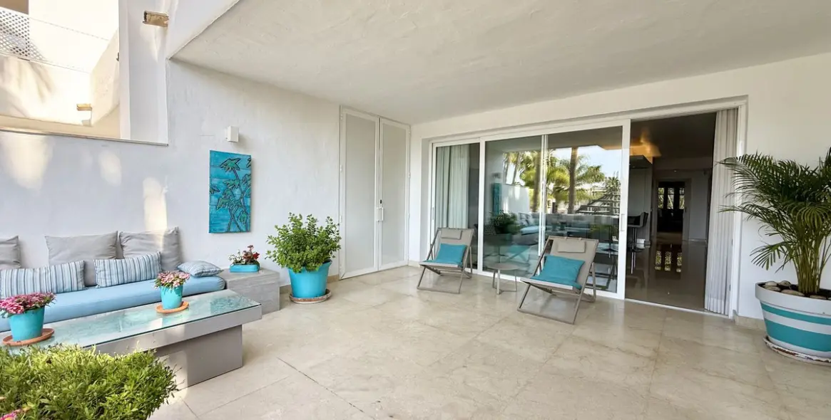 Short-term rent of middle floor apartment in The Golden Mile 36