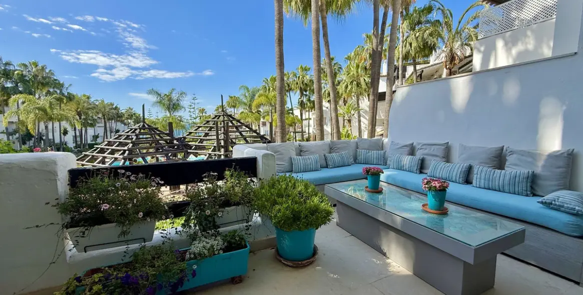 Short-term rent of middle floor apartment in The Golden Mile 37