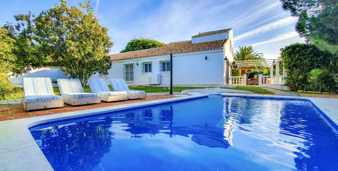 Short-term rent of detached villa in Calahonda 1