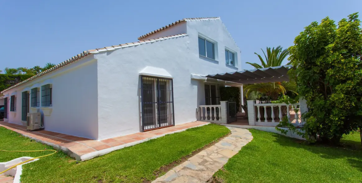 Short-term rent of detached villa in Calahonda 27
