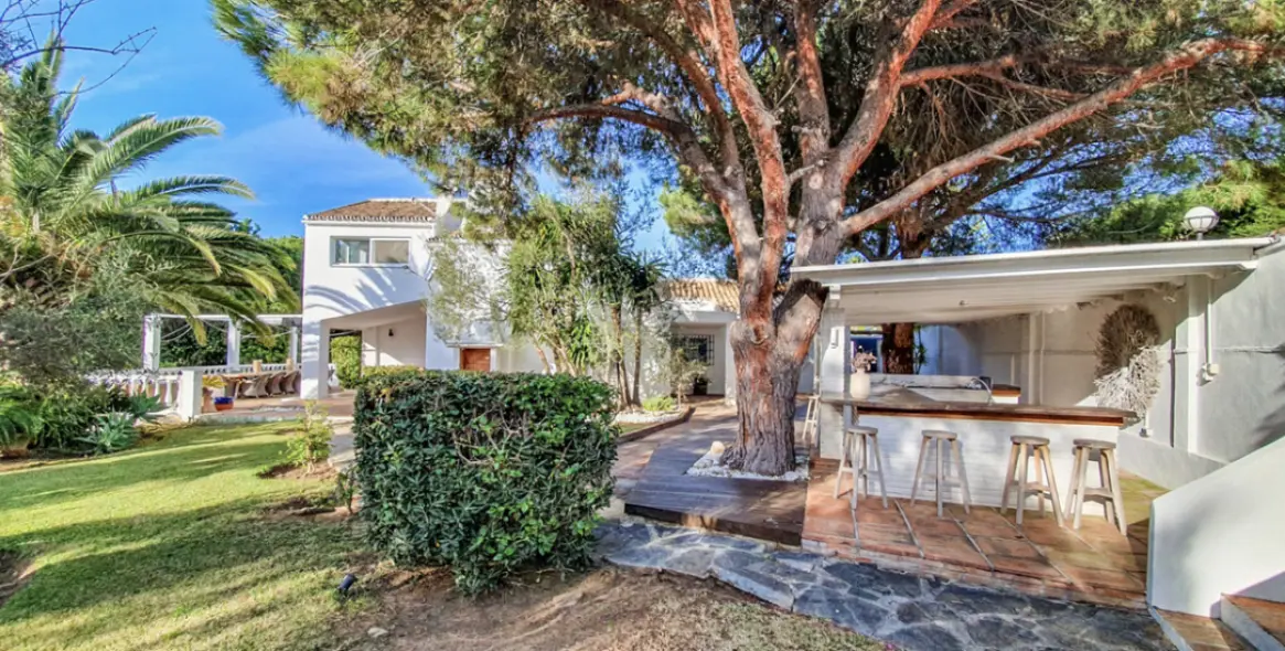 Short-term rent of detached villa in Calahonda 28