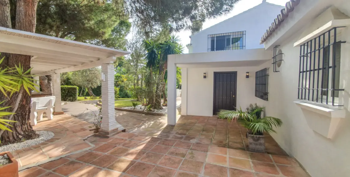 Short-term rent of detached villa in Calahonda 32