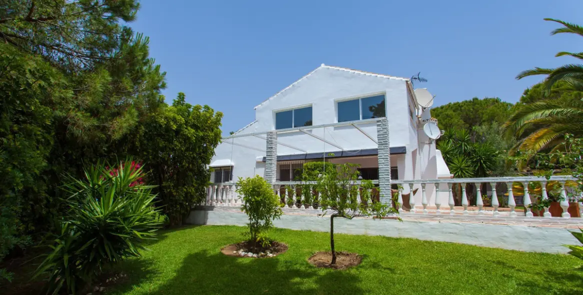 Short-term rent of detached villa in Calahonda 34