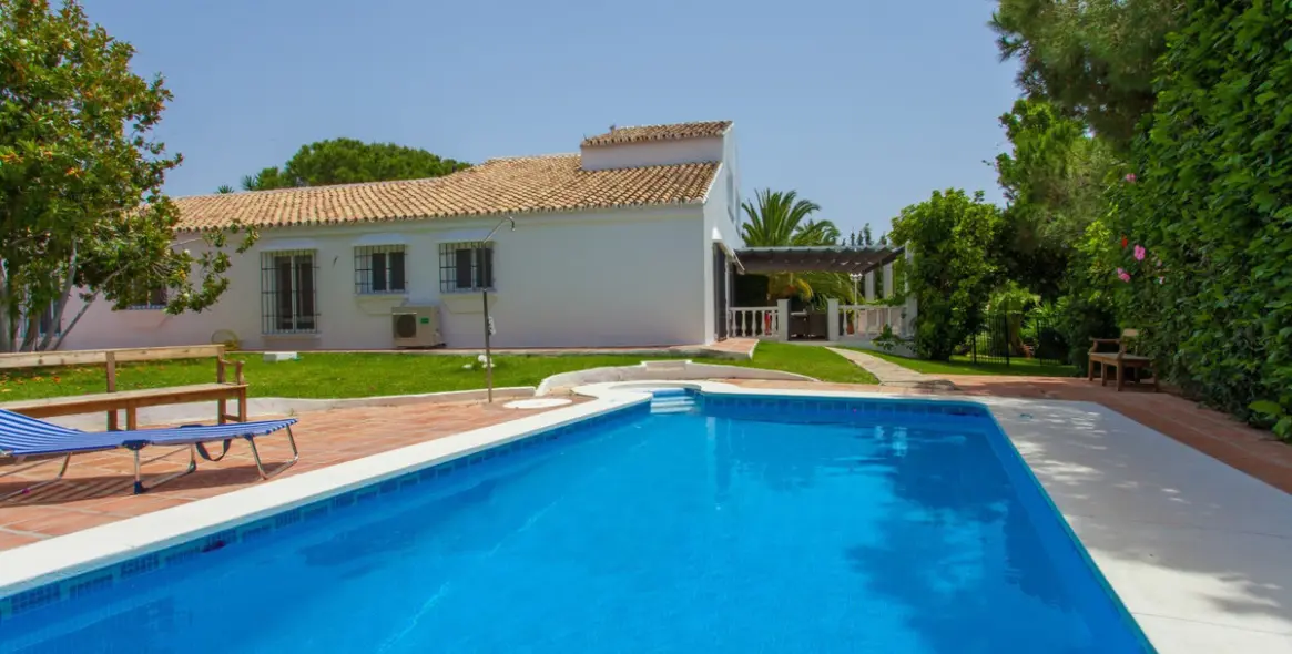 Short-term rent of detached villa in Calahonda 35