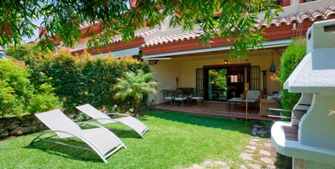 Long-term rent of semi-detached house in The Golden Mile 1