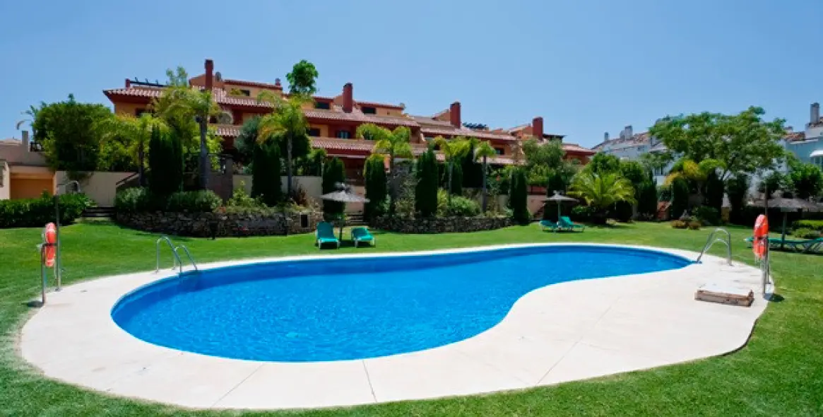 Long-term rent of semi-detached house in The Golden Mile 2