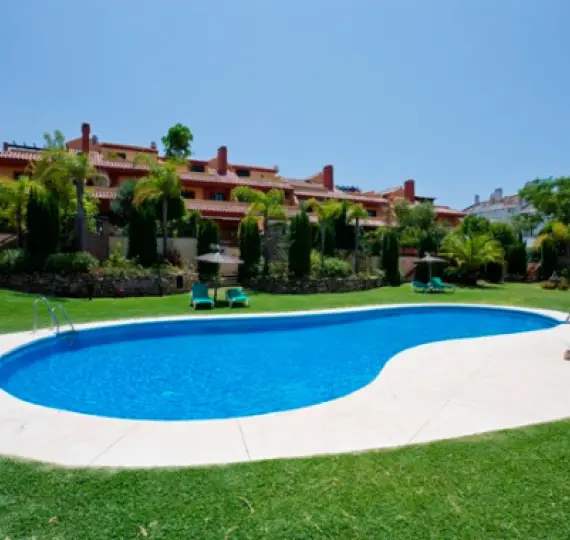 Long-term rent of semi-detached house in The Golden Mile