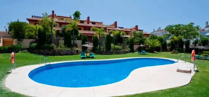 Long-term rent of semi-detached house in The Golden Mile 1