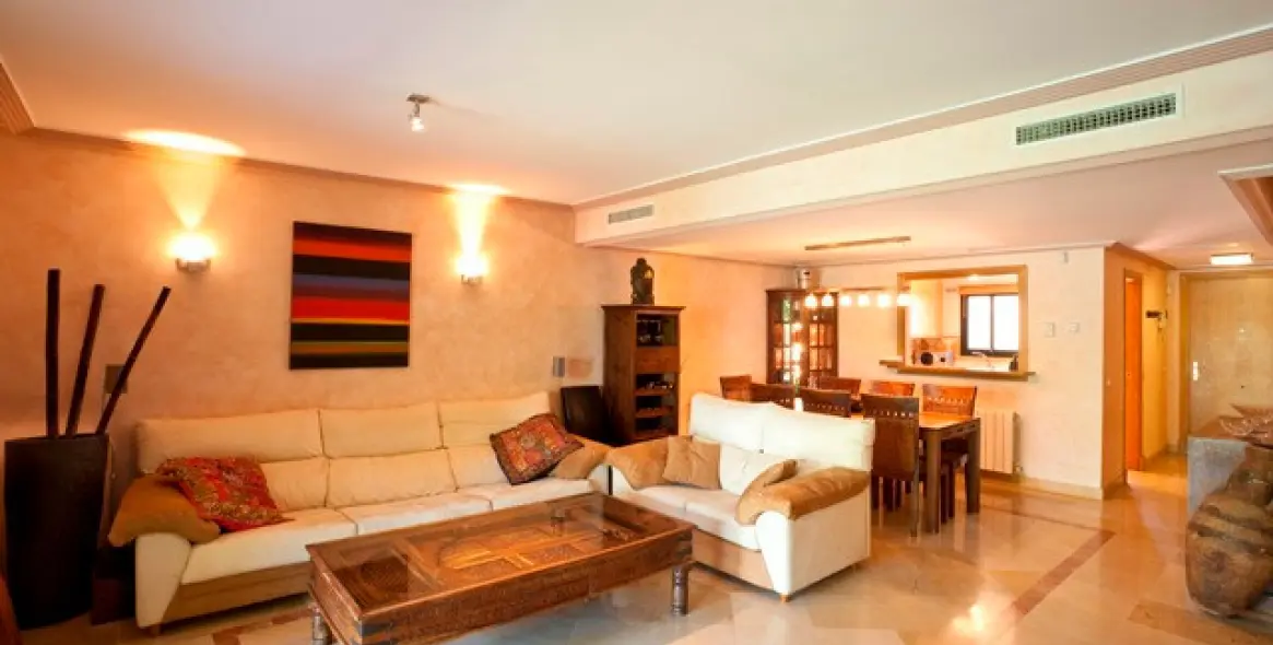 Long-term rent of semi-detached house in The Golden Mile 4