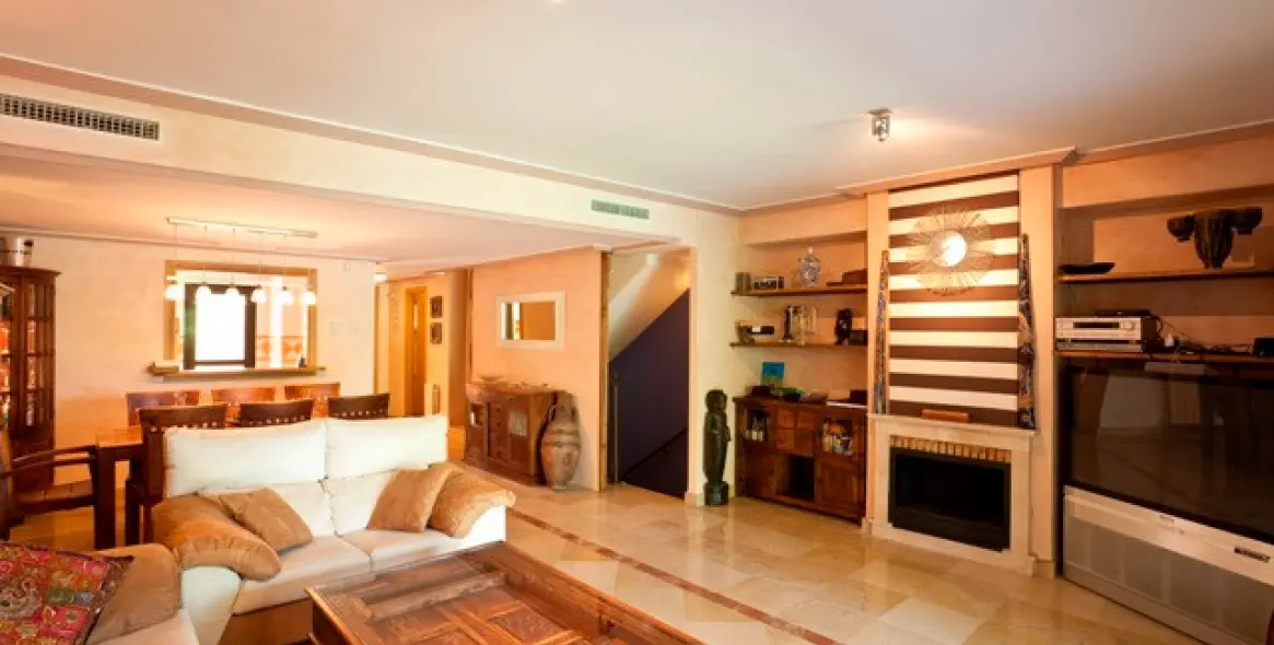 Long-term rent of semi-detached house in The Golden Mile 5