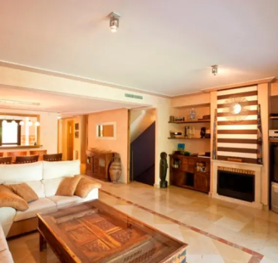 Long-term rent of semi-detached house in The Golden Mile