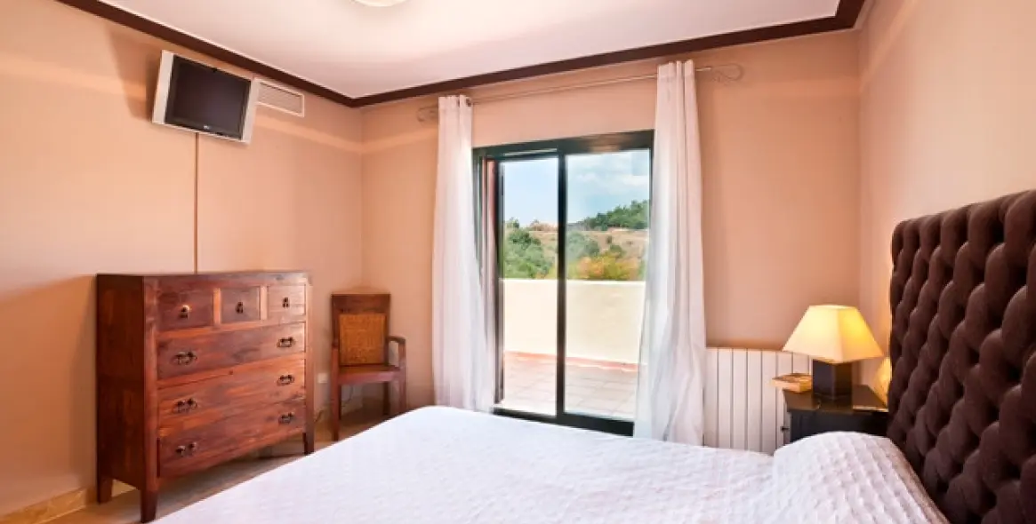 Long-term rent of semi-detached house in The Golden Mile 6