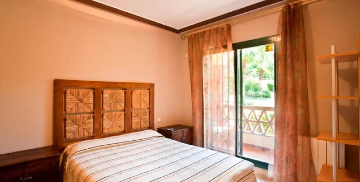 Long-term rent of semi-detached house in The Golden Mile 8