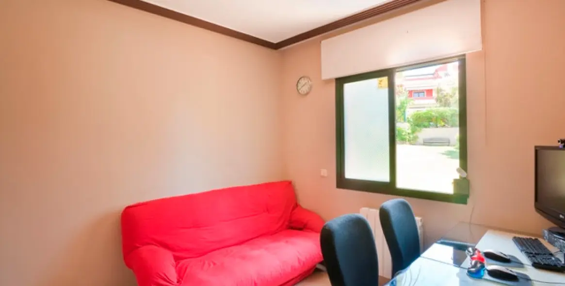 Long-term rent of semi-detached house in The Golden Mile 9