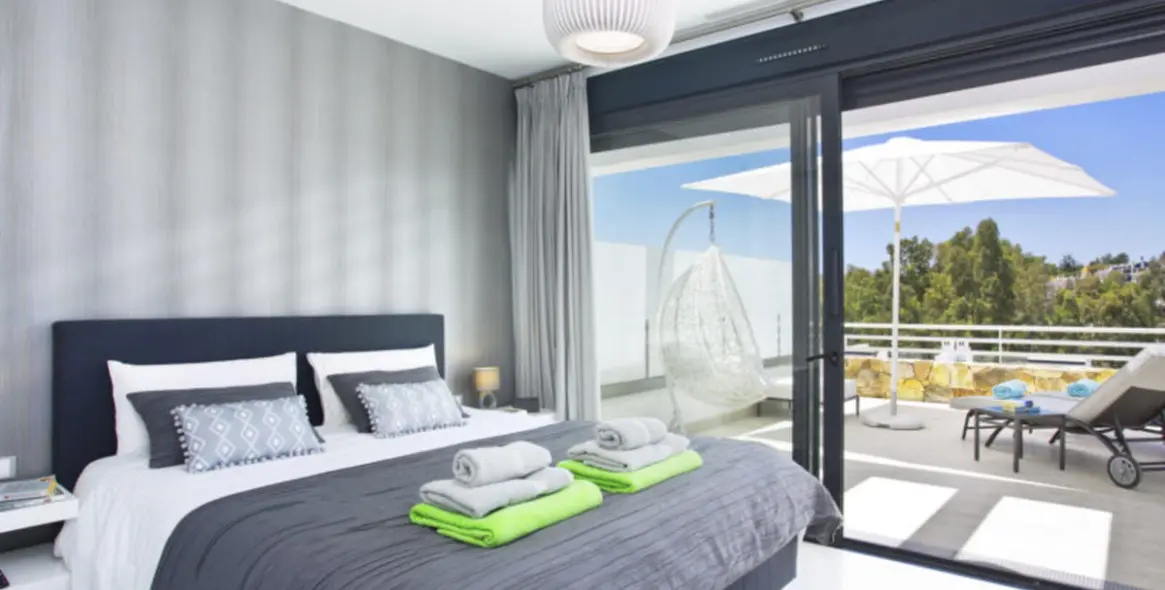 Short-term rent of townhouse in The Golden Mile 11