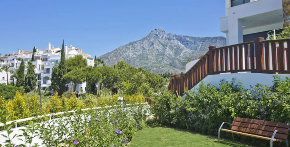 Short-term rent of townhouse in The Golden Mile 18