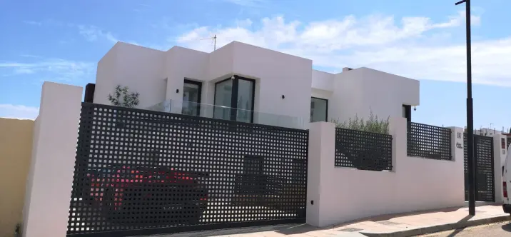 Краткосрочная аренда  отдельно стоящей виллы в Estepona 0