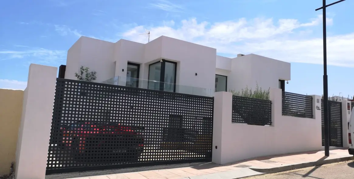 Краткосрочная аренда  отдельно стоящей виллы в Estepona 1