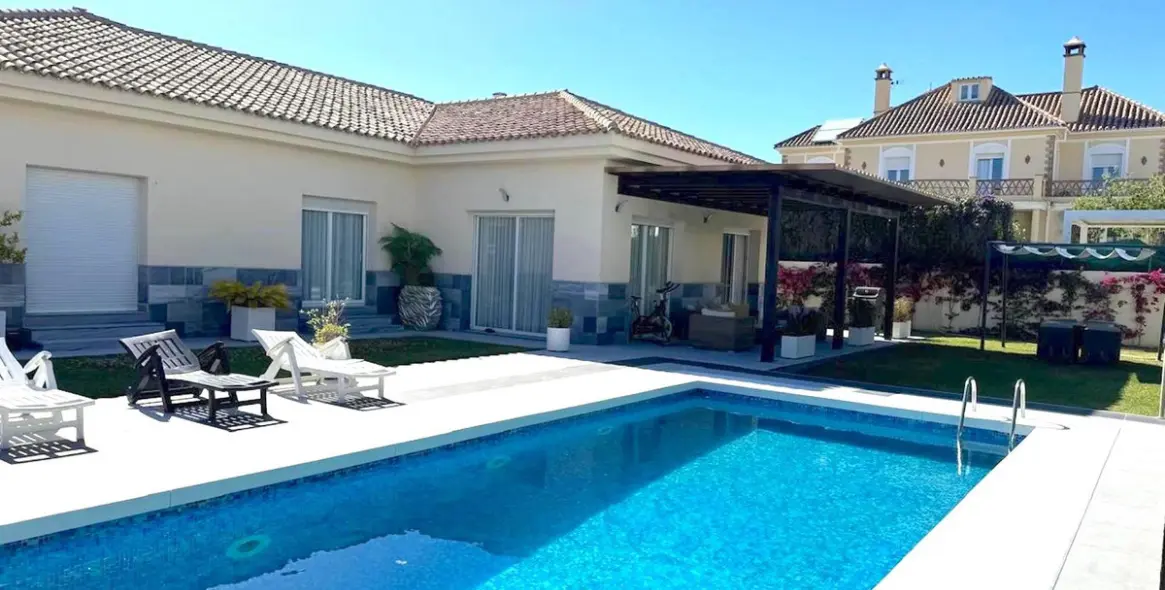 Alquiler a largo plazo de villa independiente en San Pedro de Alcántara 1