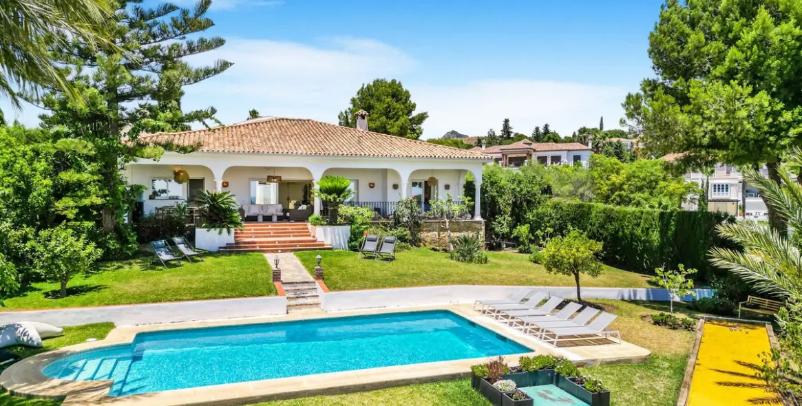 Short-term rent of detached villa in El Paraiso 2