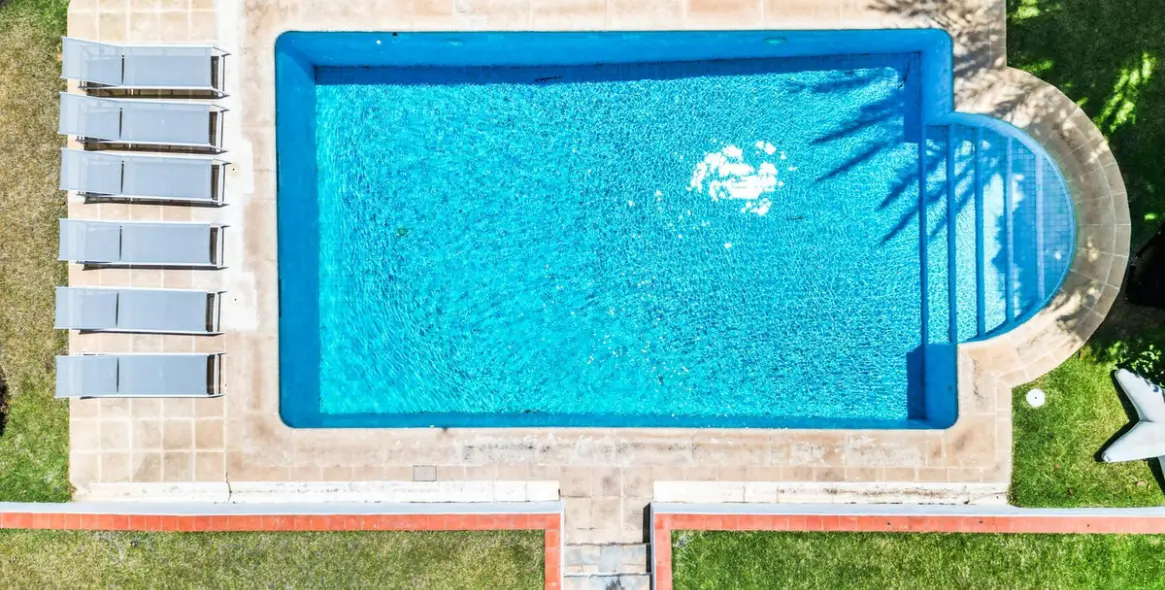 Short-term rent of detached villa in El Paraiso 9