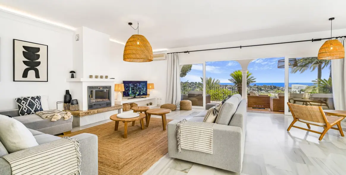 Short-term rent of detached villa in El Paraiso 12