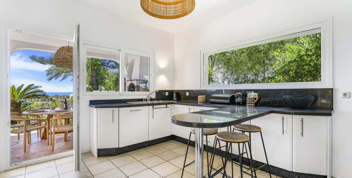 Short-term rent of detached villa in El Paraiso 18