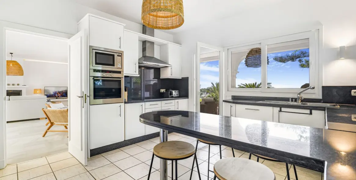 Short-term rent of detached villa in El Paraiso 19